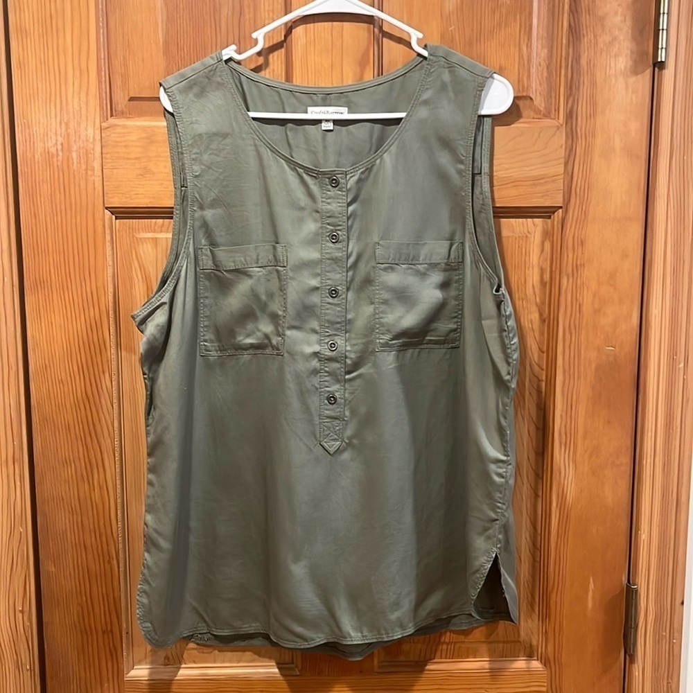 Croft & Barrow women’s green tank top size X-Large.